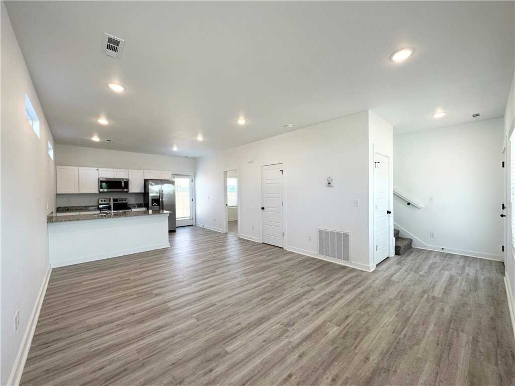 1070 Boardwalk Avenue - Photo 3 of 24