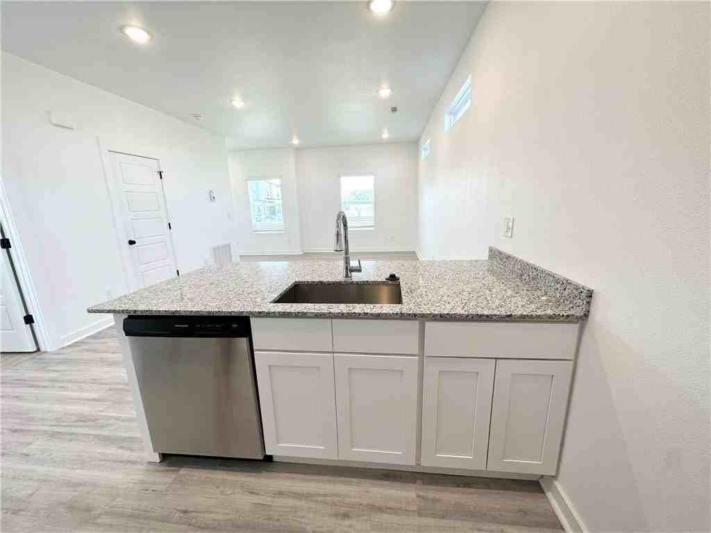 1070 Boardwalk Avenue - Photo 5 of 24