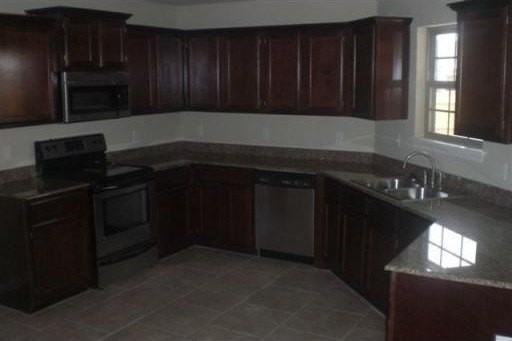 1071 Sienna Dr - Photo 3 of 4