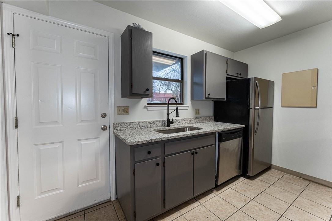 250 N Madison St #A - Photo 3 of 24
