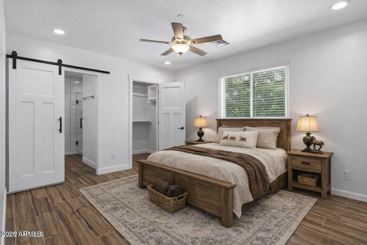 1934 E Carver Dr - Photo 5 of 11