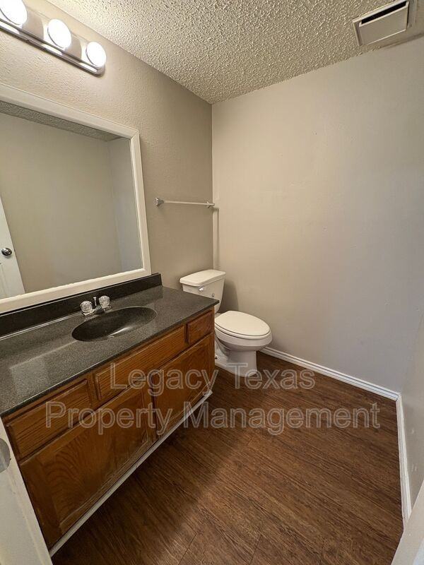 1610 Sun Valley Dr #D - Photo 3 of 6