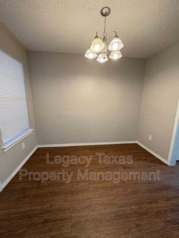 1610 Sun Valley Dr #D - Photo 4 of 6