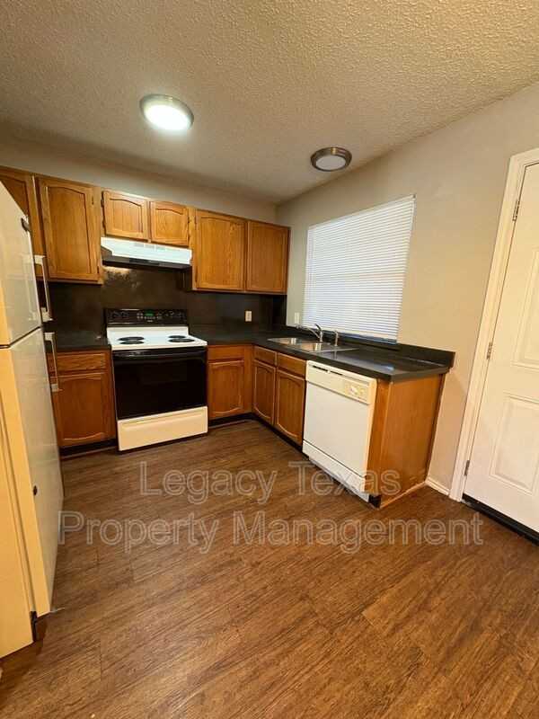 1610 Sun Valley Dr #D - Photo 5 of 6