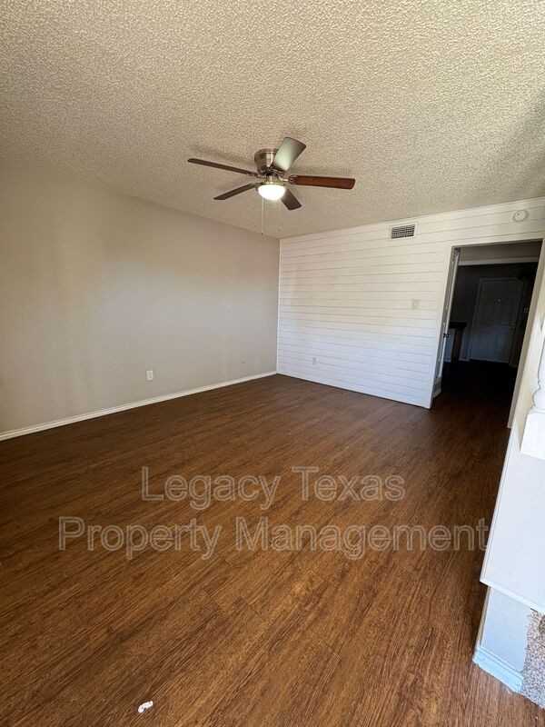 1610 Sun Valley Dr #D - Photo 6 of 6