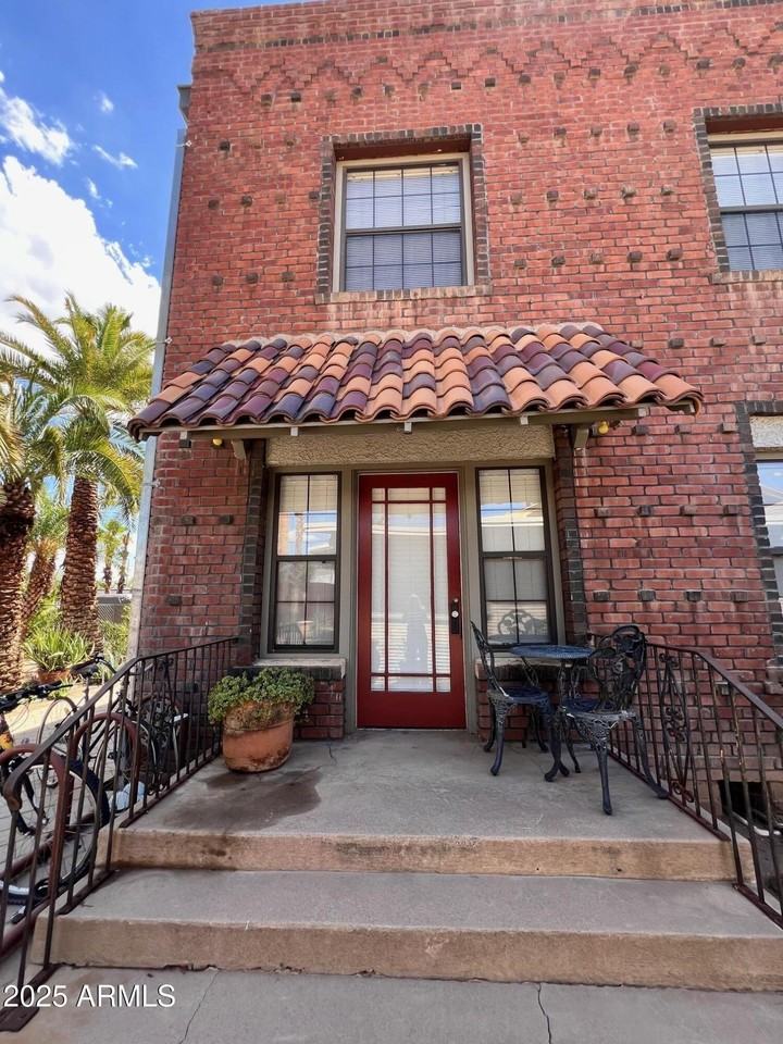 902 E Palm Ln #3