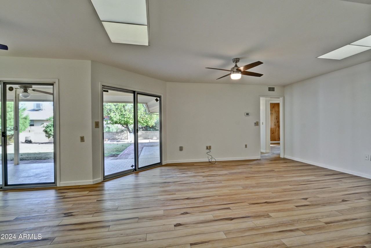 10933 W Tropicana Cir - Photo 3 of 31
