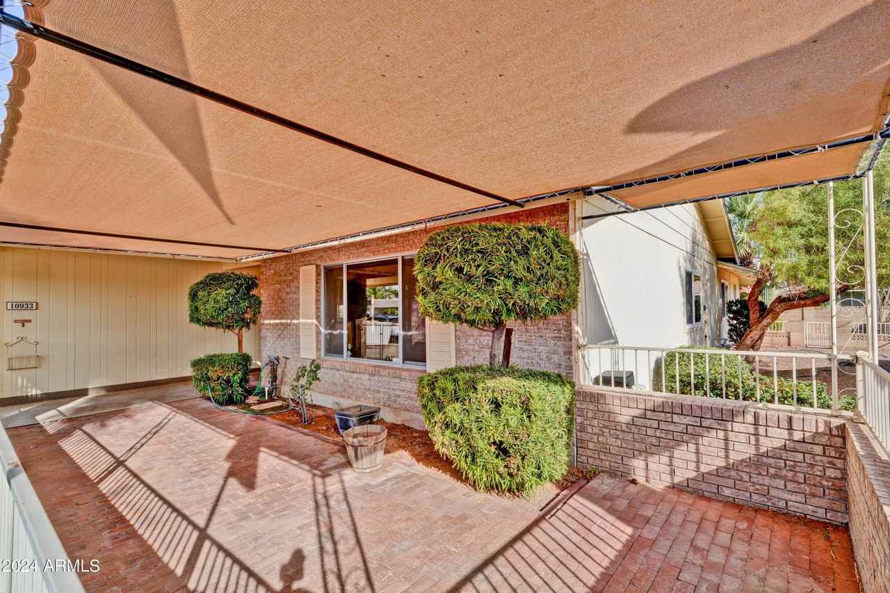 10933 W Tropicana Cir - Photo 4 of 31