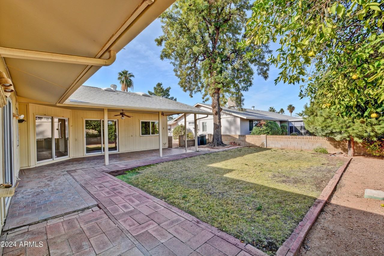 10933 W Tropicana Cir - Photo 5 of 31