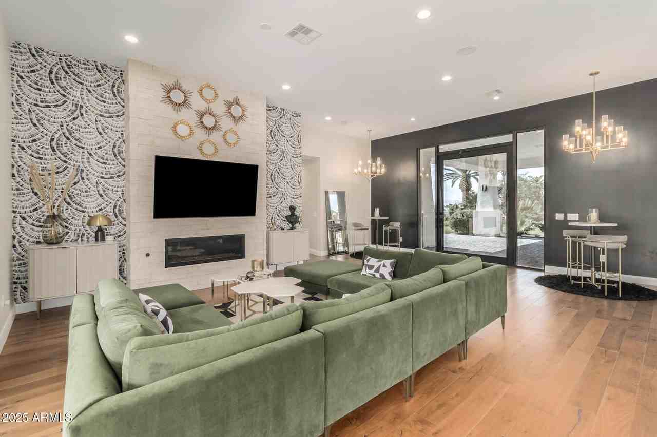4601 N Royal View Dr - Photo 4 of 39