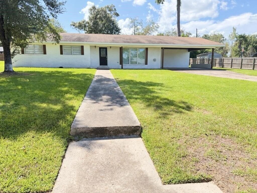 305 E Pine St - Photo 2 of 26