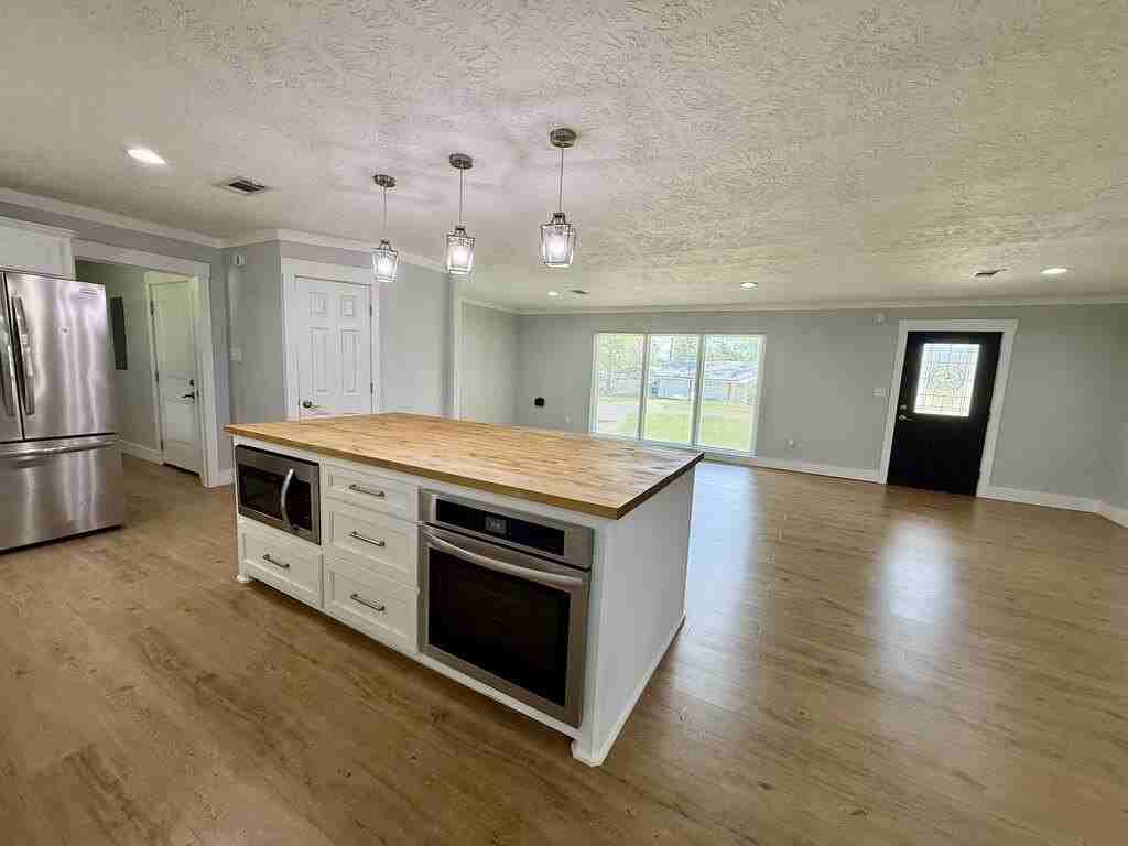 305 E Pine St - Photo 6 of 26