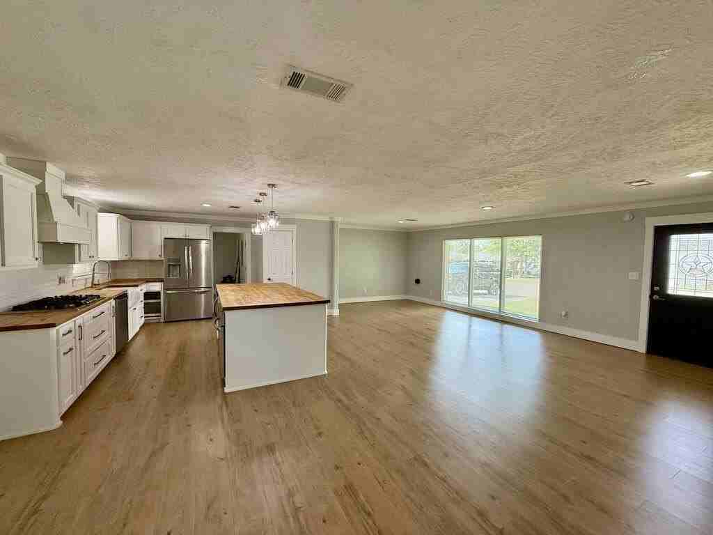 305 E Pine St - Photo 7 of 26