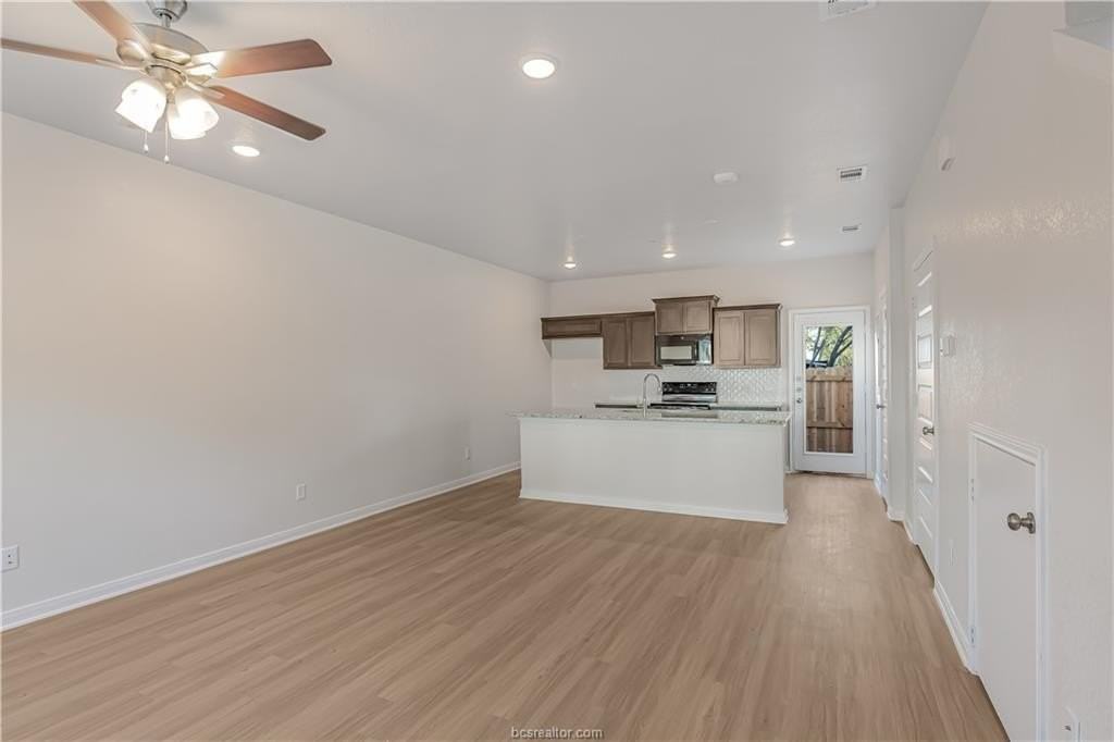 601 W 24th St - Photo 3 of 21
