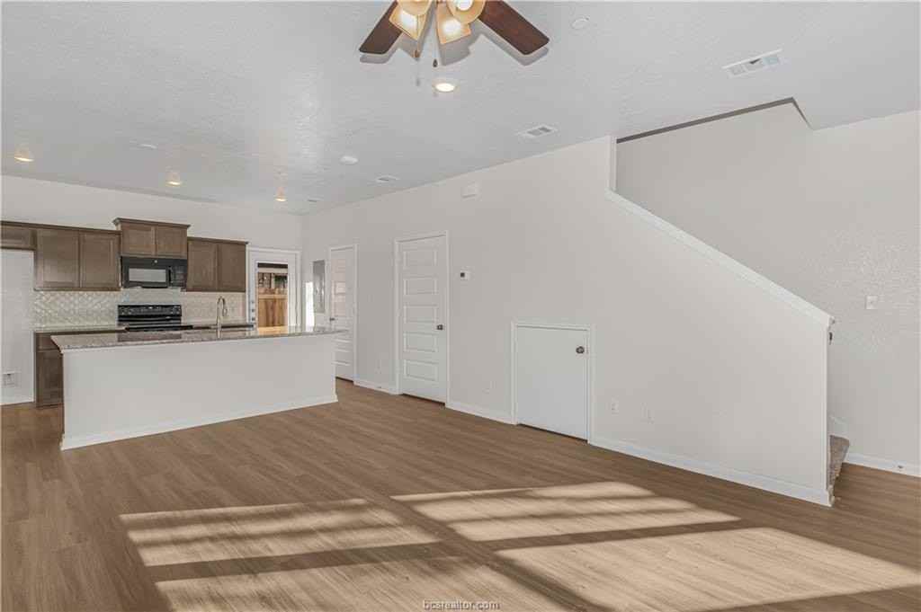 601 W 24th St - Photo 5 of 21