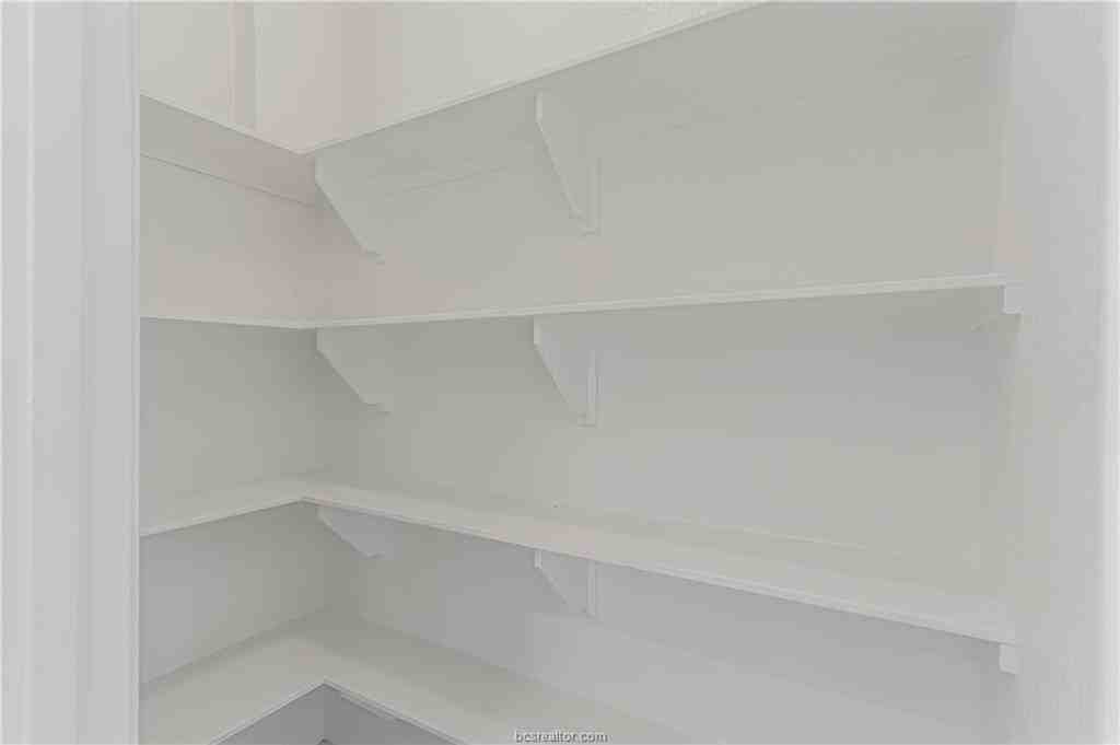 601 W 24th St - Photo 7 of 21