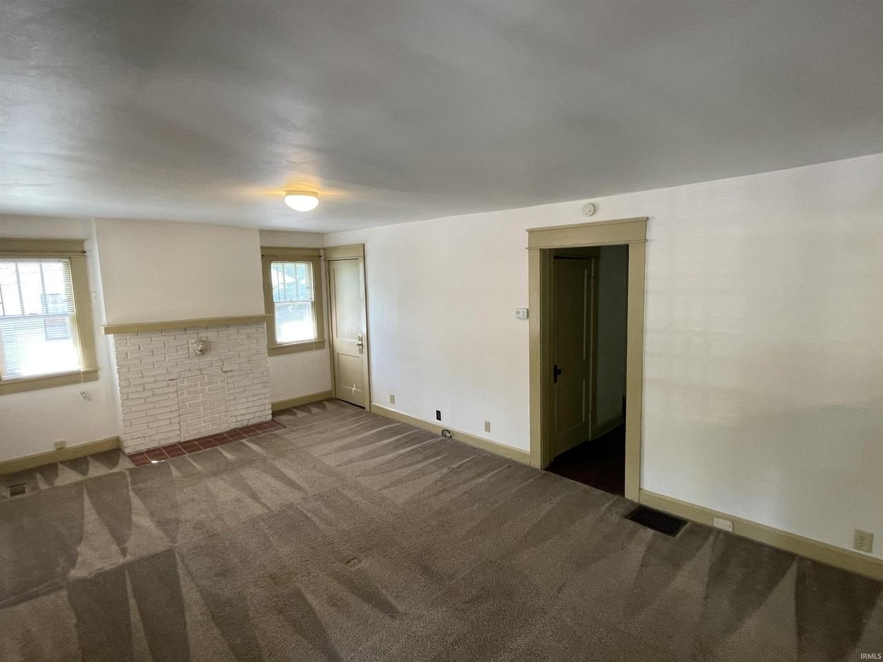 201 E 12th St - Photo 4 of 30