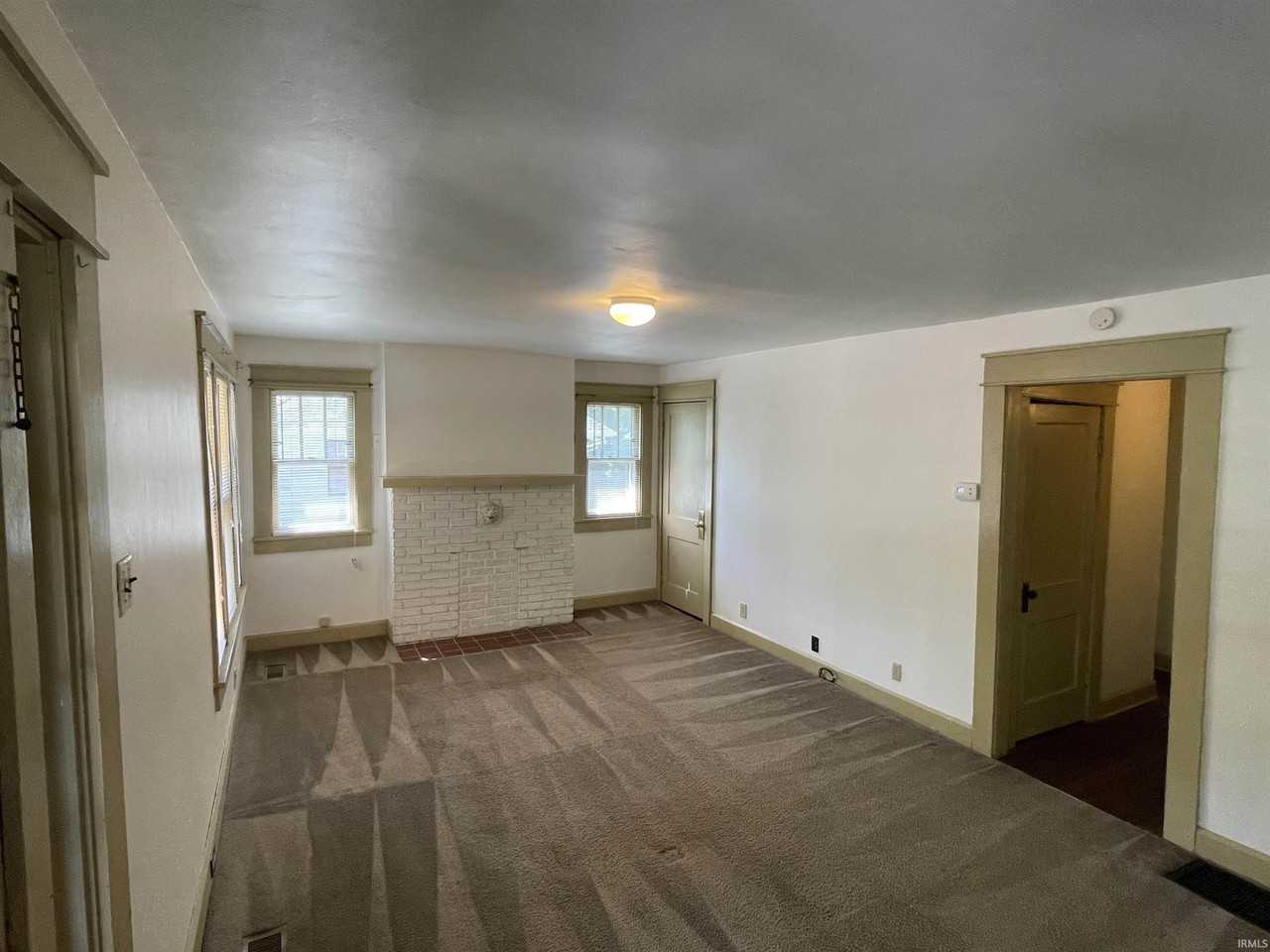 201 E 12th St - Photo 5 of 30