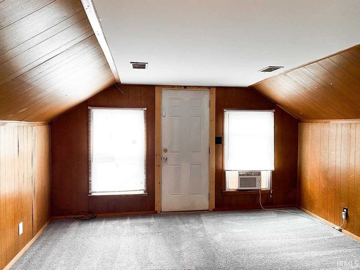 108 E Cottage Grove Ave - Photo 5 of 34
