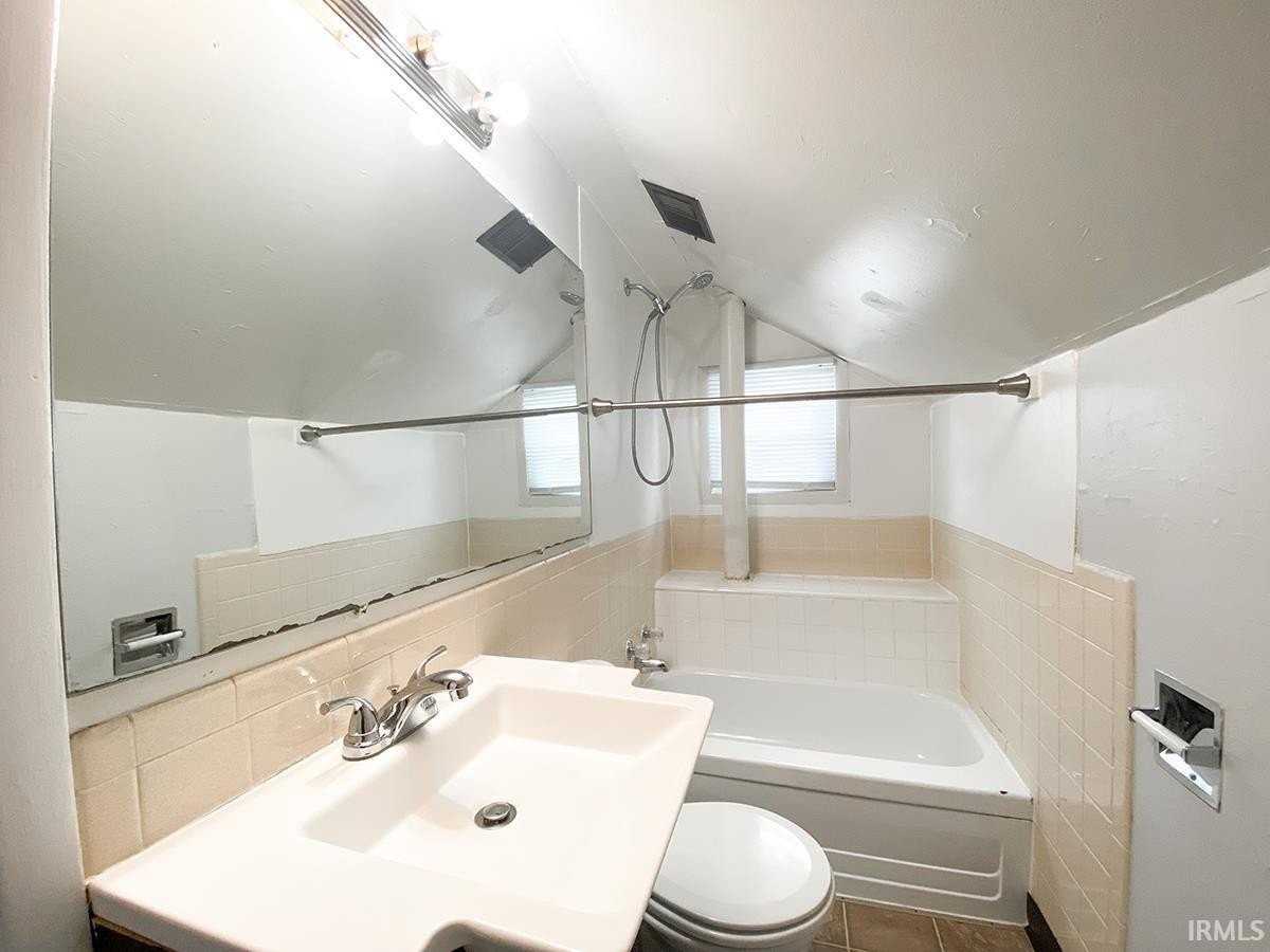 108 E Cottage Grove Ave - Photo 7 of 34