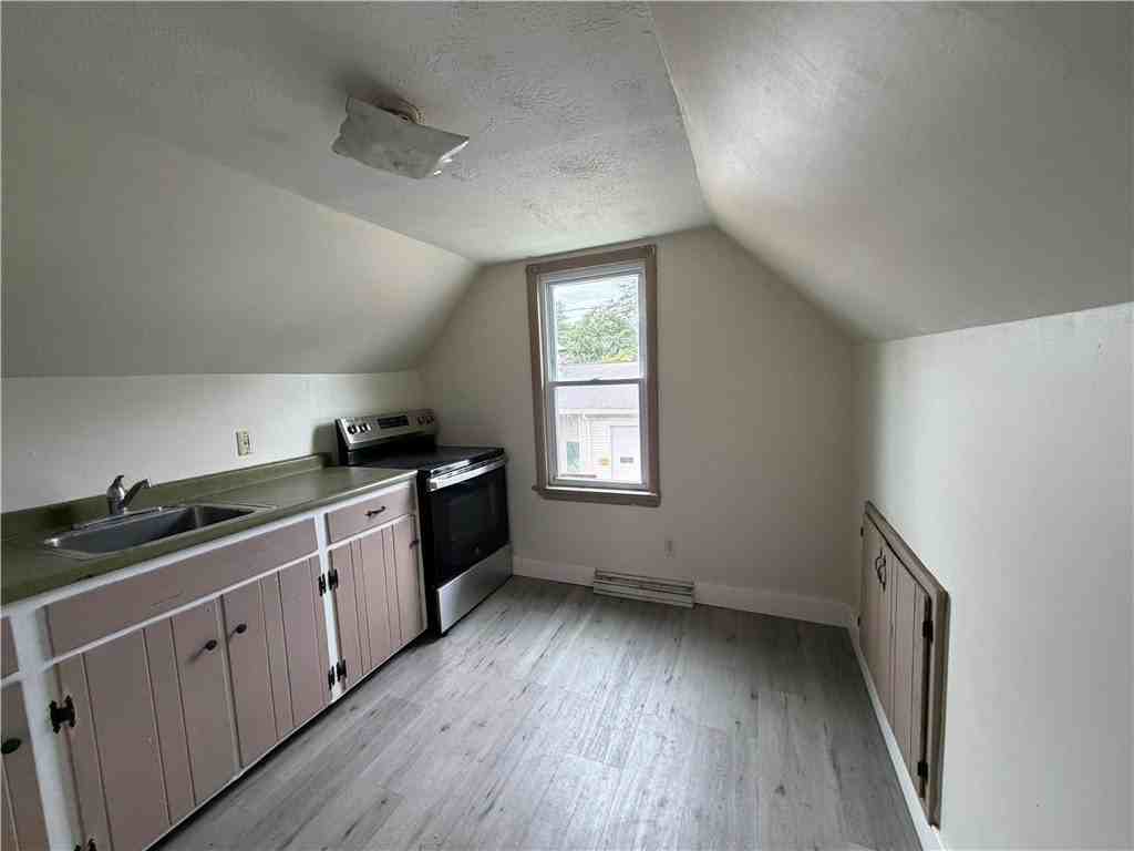 311 E Market Street Ext #201UPPER - Photo 5 of 11