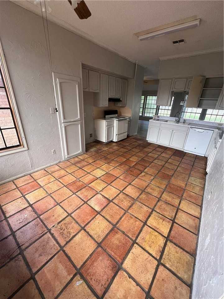 7309 Ridge Creek Dr - Photo 3 of 10