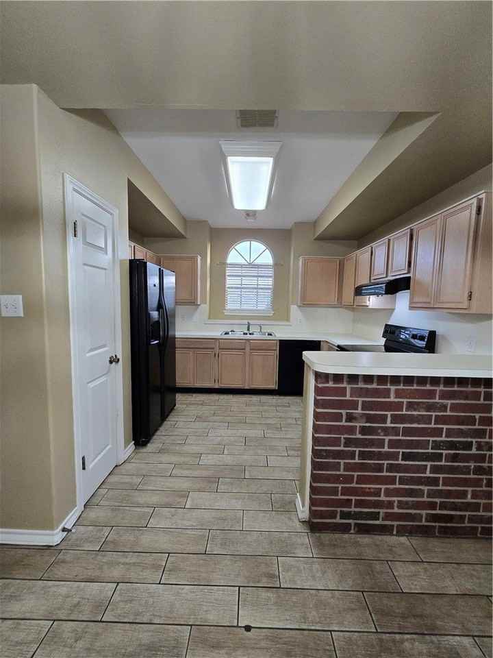 2837 Oso Pkwy - Photo 3 of 22