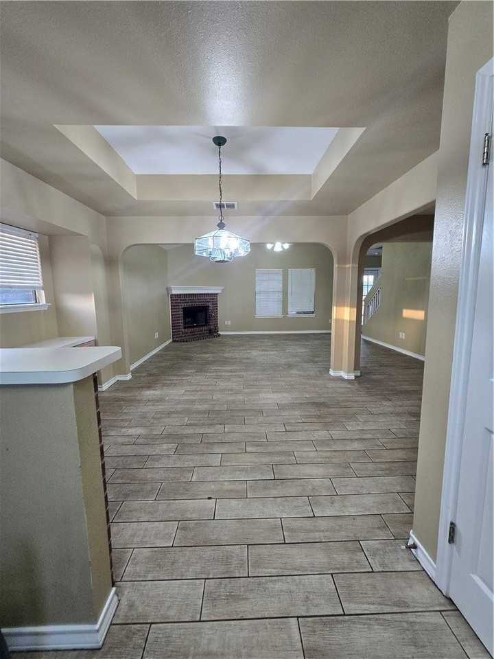 2837 Oso Pkwy - Photo 4 of 22