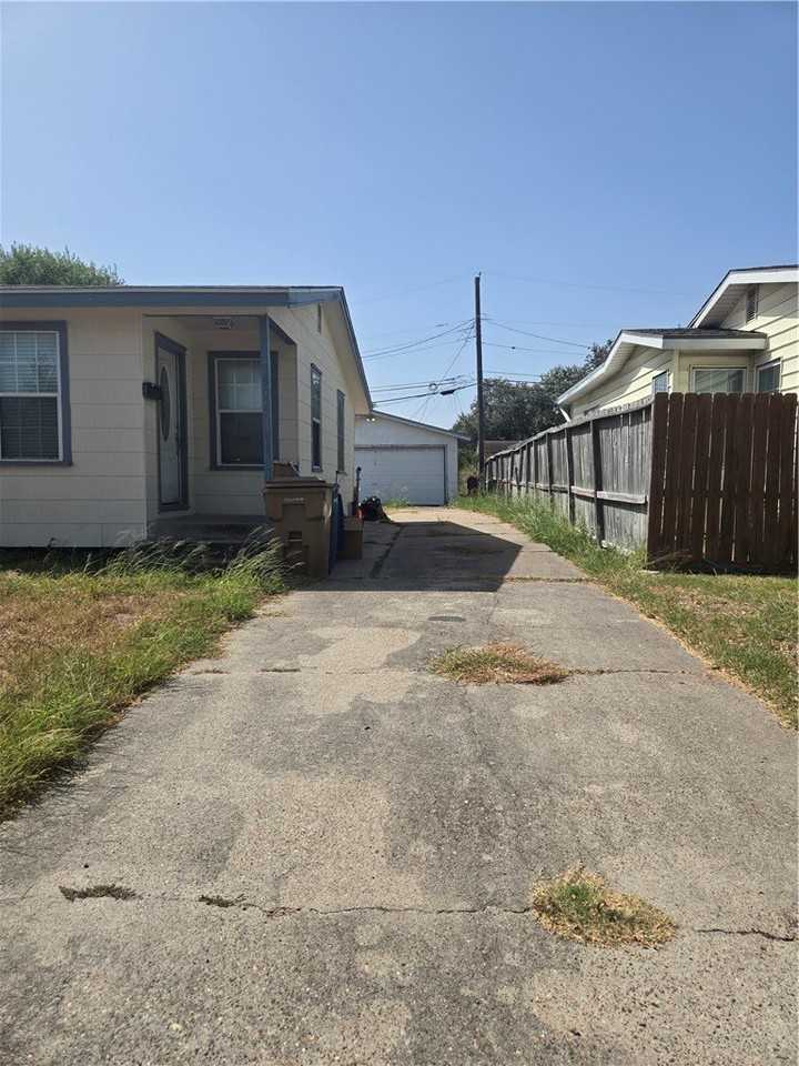 4417 Townsend St - Photo 2 of 14
