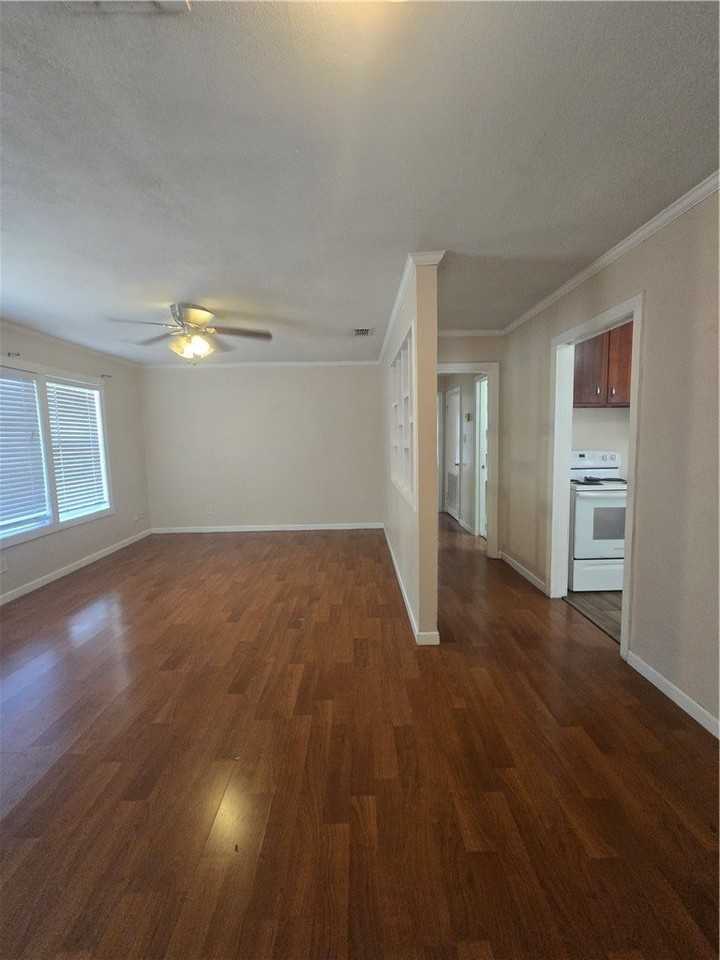 4417 Townsend St - Photo 5 of 14