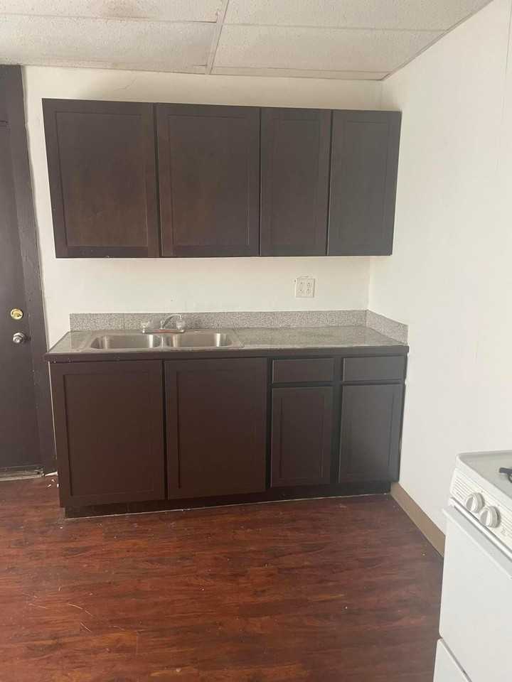 608 E 4th Ave - Photo 5 of 14