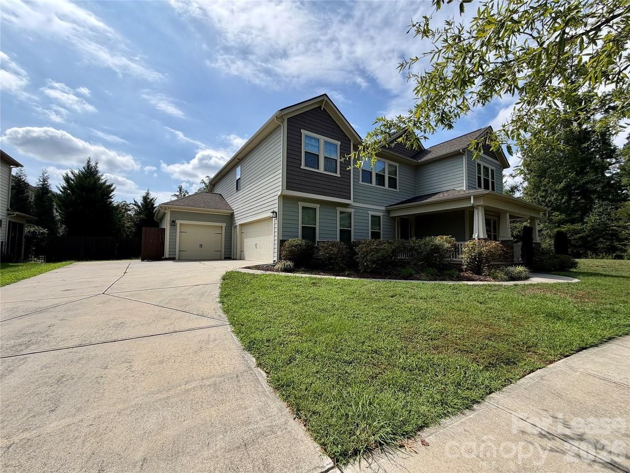 10728 Vanguard Pkwy - Photo 3 of 35
