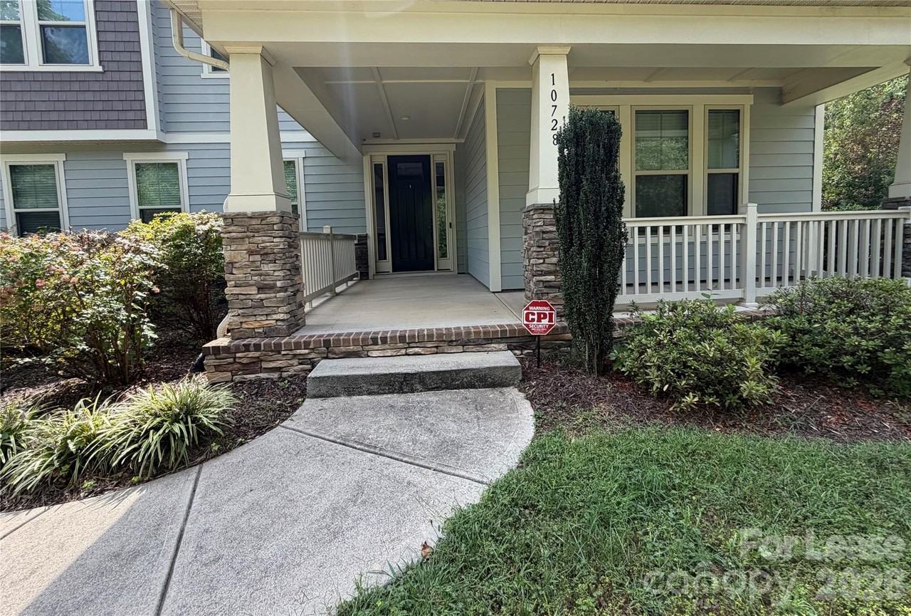 10728 Vanguard Pkwy - Photo 4 of 35