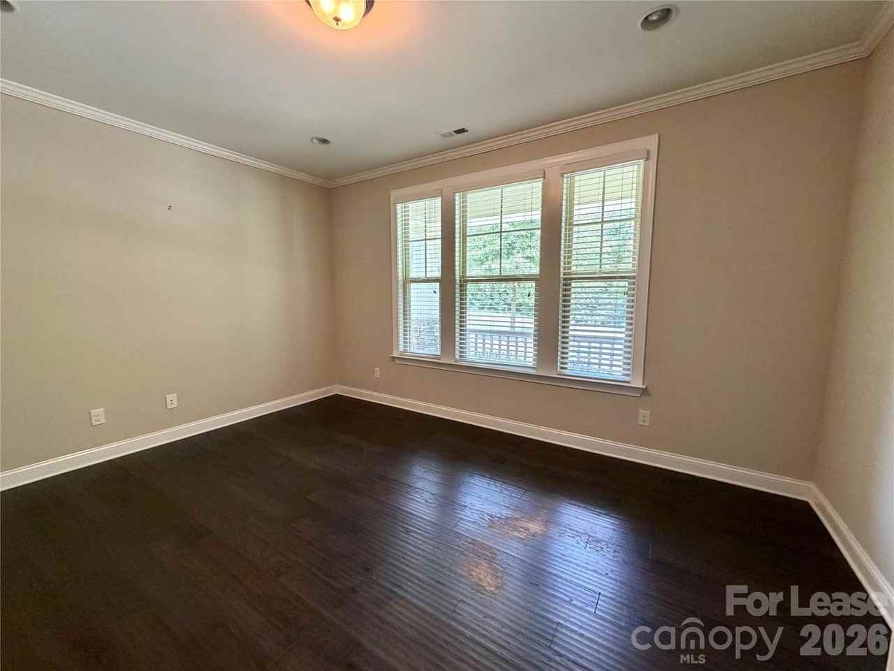 10728 Vanguard Pkwy - Photo 6 of 35