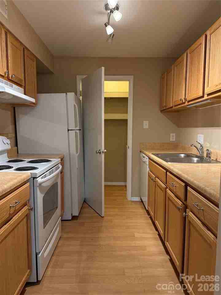 5020 Sardis Rd #L - Photo 5 of 11