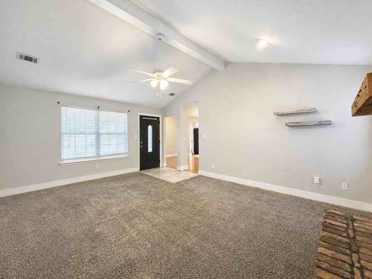 245 Echo Cir - Photo 4 of 19