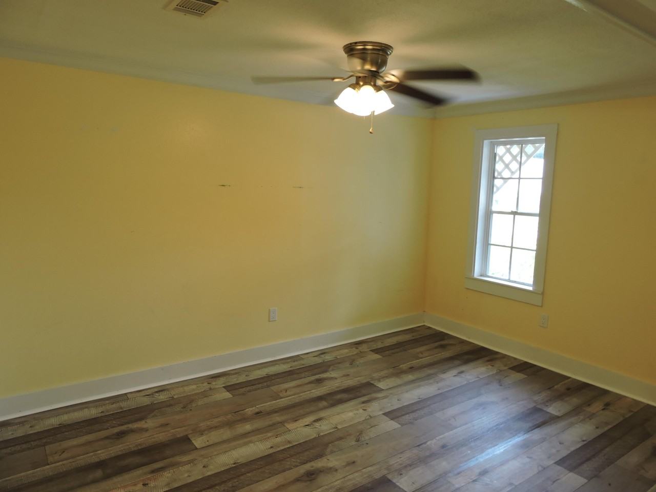 201 Dixie St - Photo 3 of 14