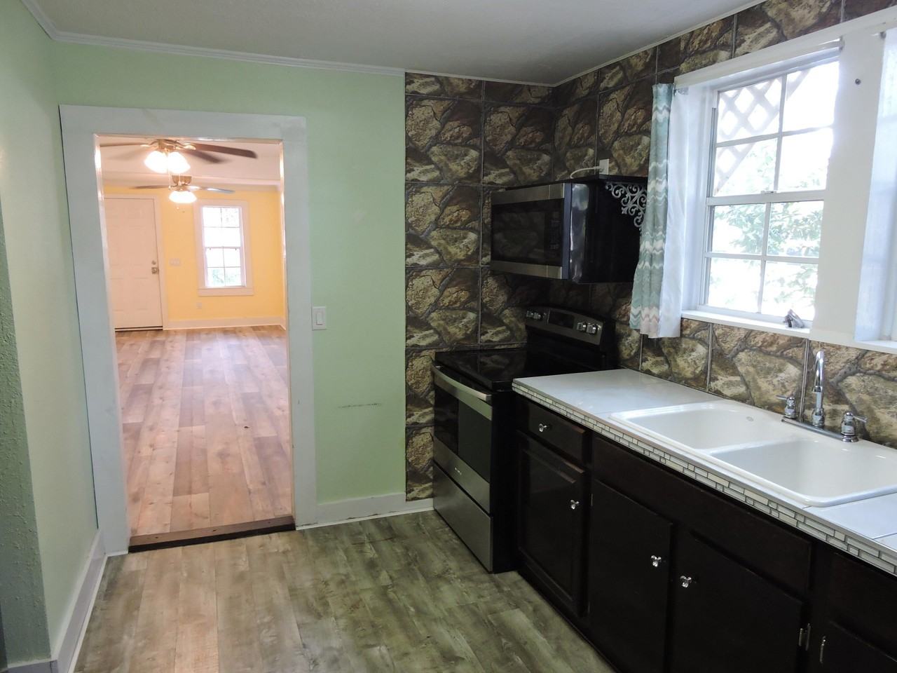 201 Dixie St - Photo 6 of 14