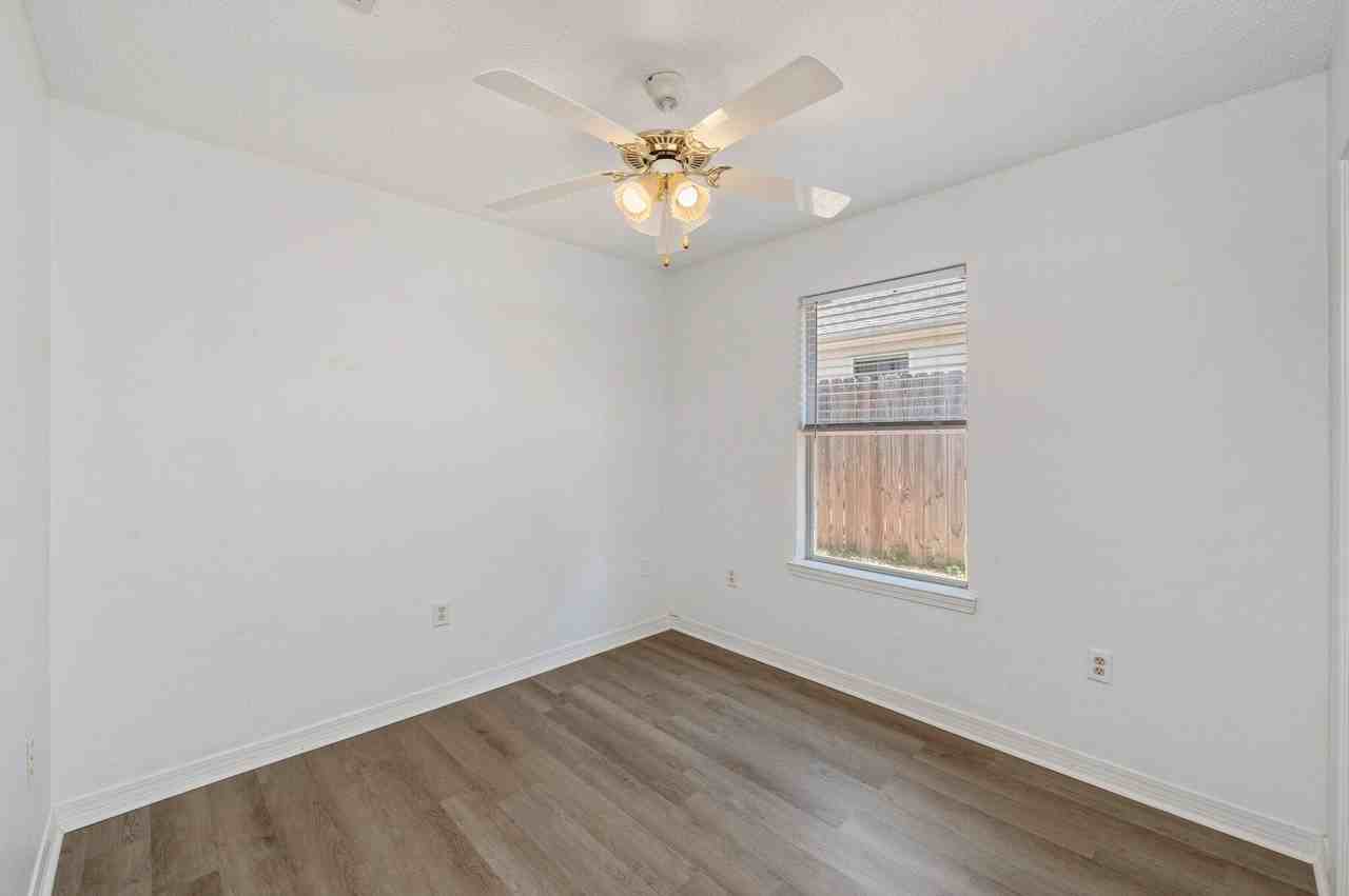 2955 Sholtz Ave - Photo 3 of 22