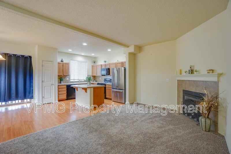 1413 Ne 87th Cir - Photo 4 of 31