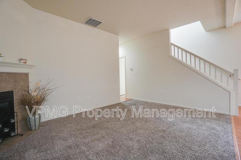 1413 Ne 87th Cir - Photo 5 of 31