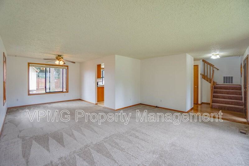 4017 Ne 157th Ave - Photo 4 of 39