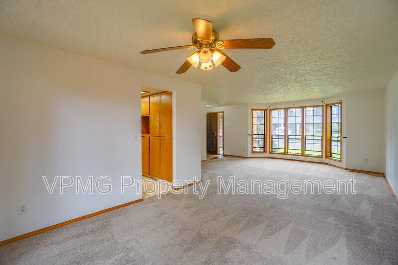 4017 Ne 157th Ave - Photo 5 of 39