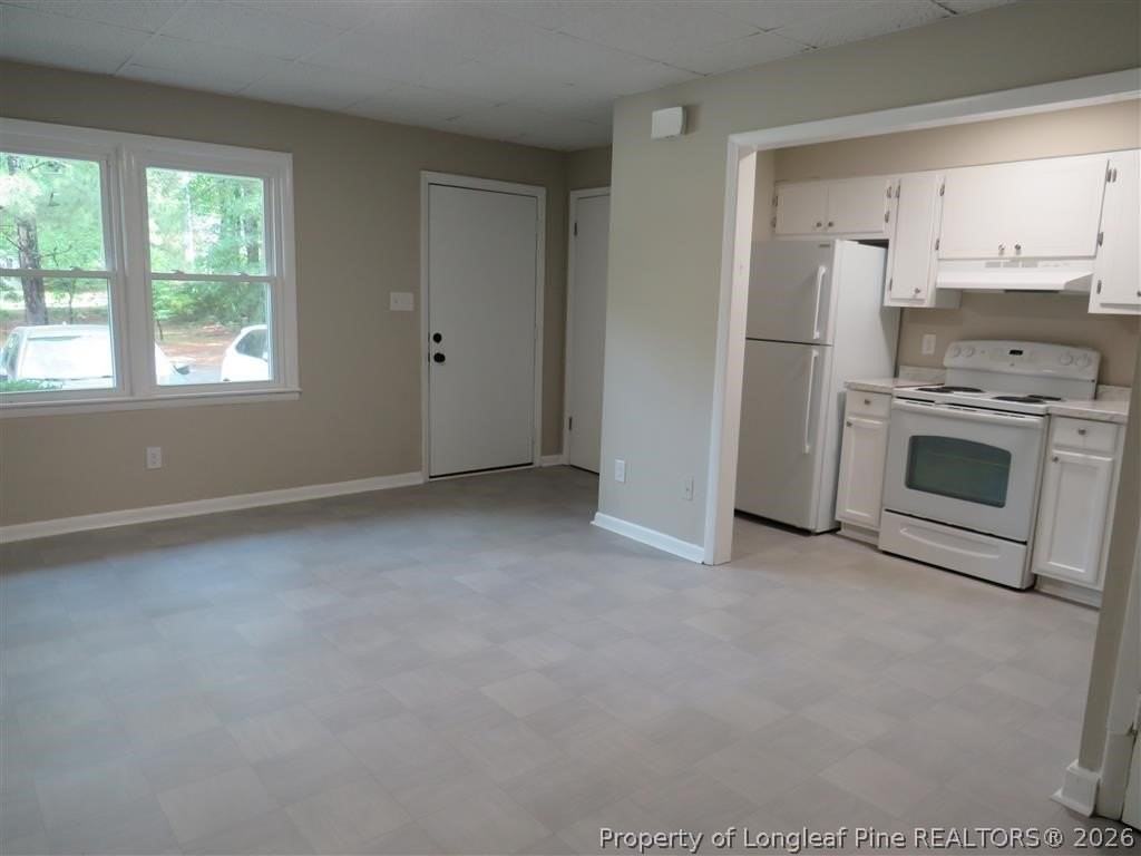 210 Colonial Dr Apt 18 - Photo 3 of 10