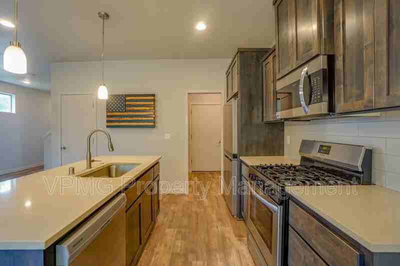 5004 Ne 85th St - Photo 7 of 35