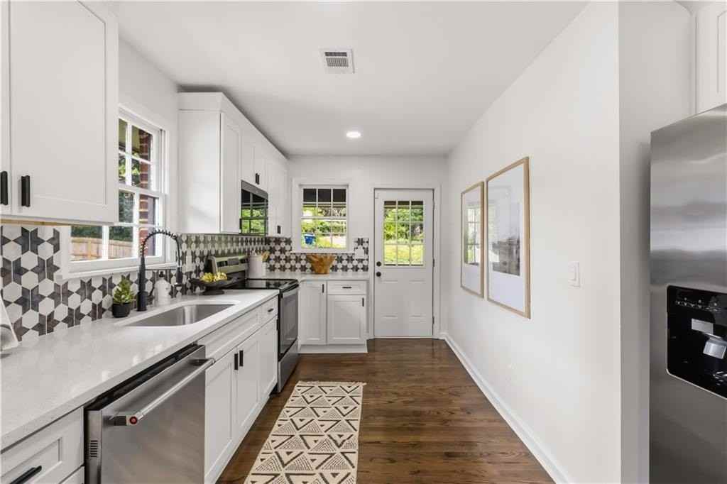 74 Chappell Rd Nw - Photo 3 of 23