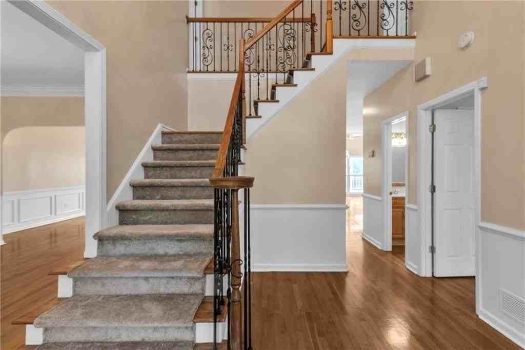 915 Chipley Ct - Photo 7 of 36