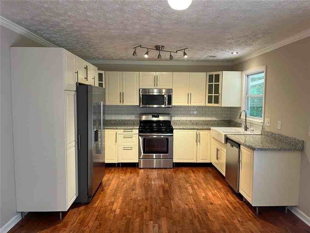 2237 Scotty Cir - Photo 4 of 16
