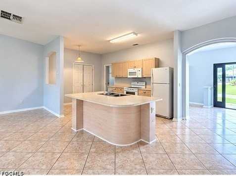 4610 Sw 16th Pl - Photo 2 of 5