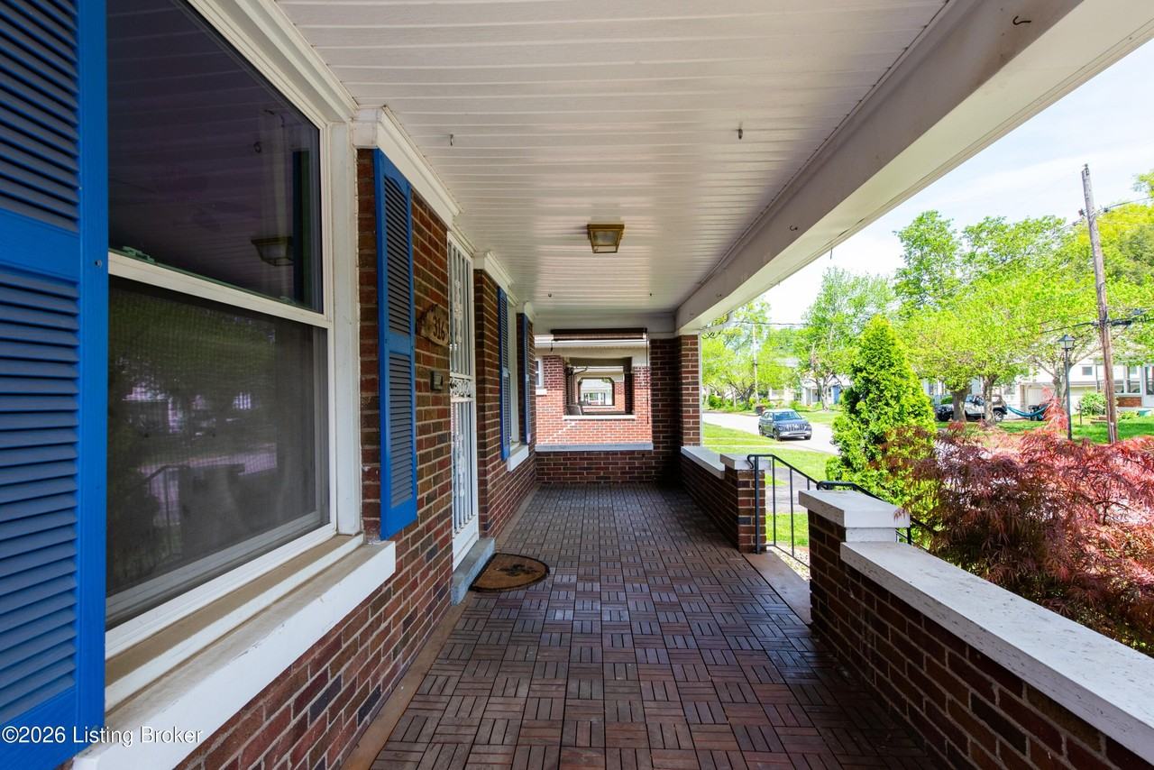 316 Iola Rd - Photo 4 of 30